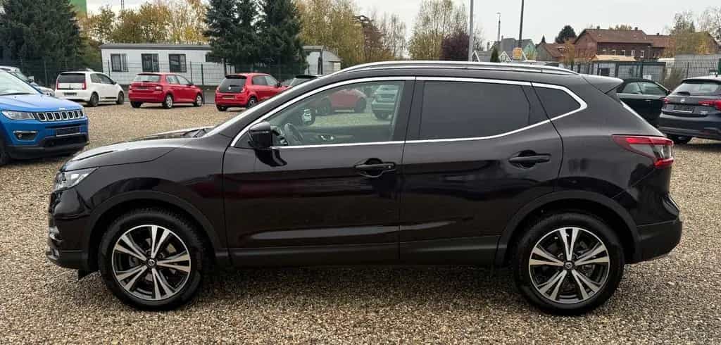 Nissan Qashqai N-Connecta Panorama-Dach,Navi,Garantie 03/2018-photo-2