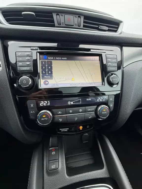 Nissan Qashqai N-Connecta Panorama-Dach,Navi,Garantie 03/2018-photo-20