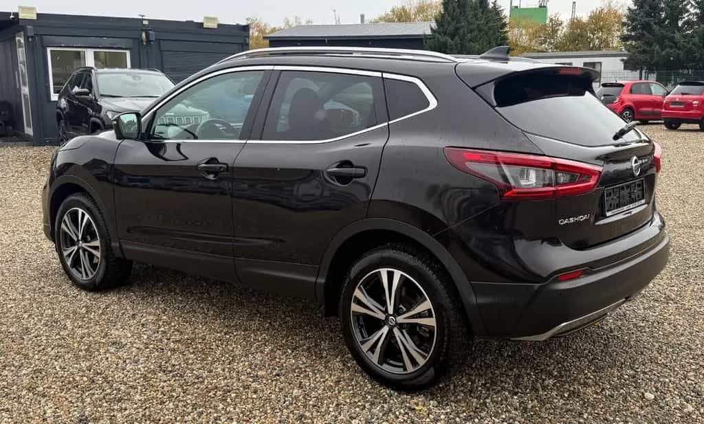 Nissan Qashqai N-Connecta Panorama-Dach,Navi,Garantie 03/2018-photo-3