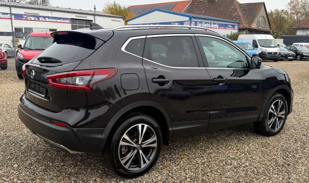 Nissan Qashqai N-Connecta Panorama-Dach,Navi,Garantie 03/2018-photo-4