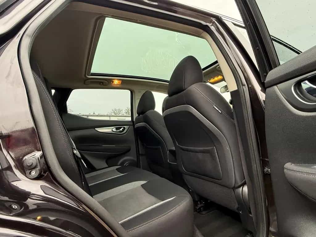 Nissan Qashqai N-Connecta Panorama-Dach,Navi,Garantie 03/2018-photo-8