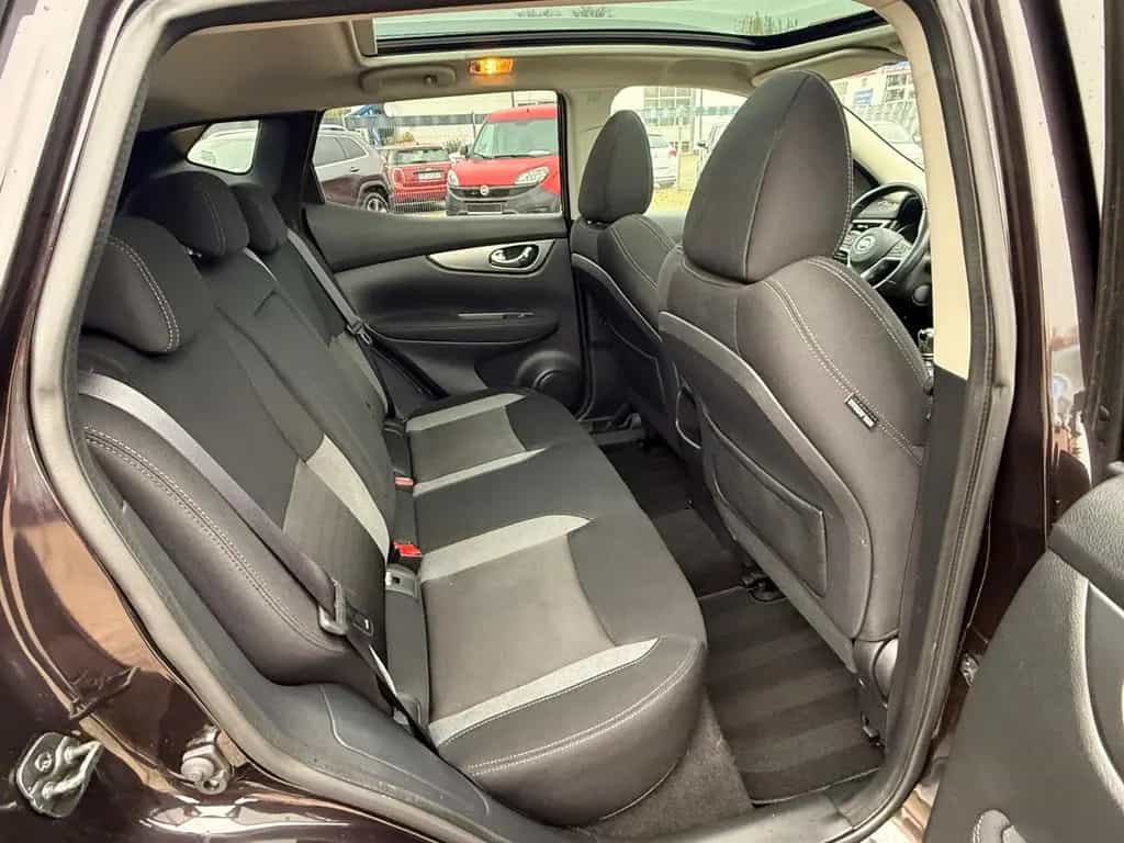 Nissan Qashqai N-Connecta Panorama-Dach,Navi,Garantie 03/2018-photo-9