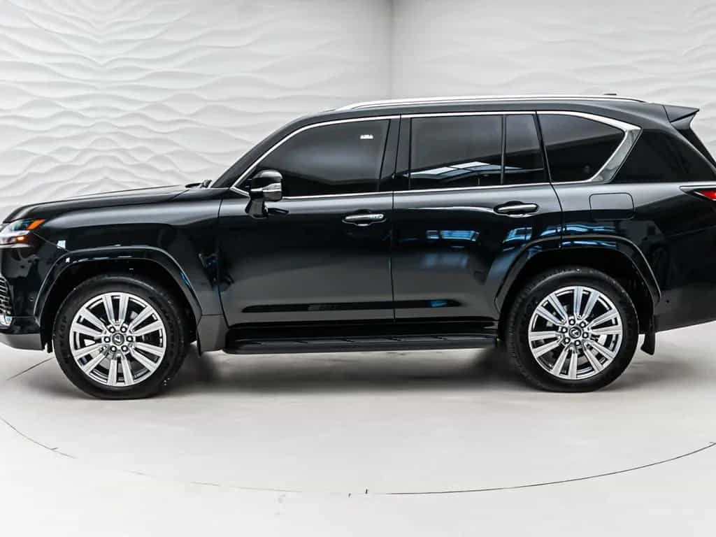 Lexus LX 600 Ultra LUXURY*ARMORED B6*4 Seats*TV null-photo-2