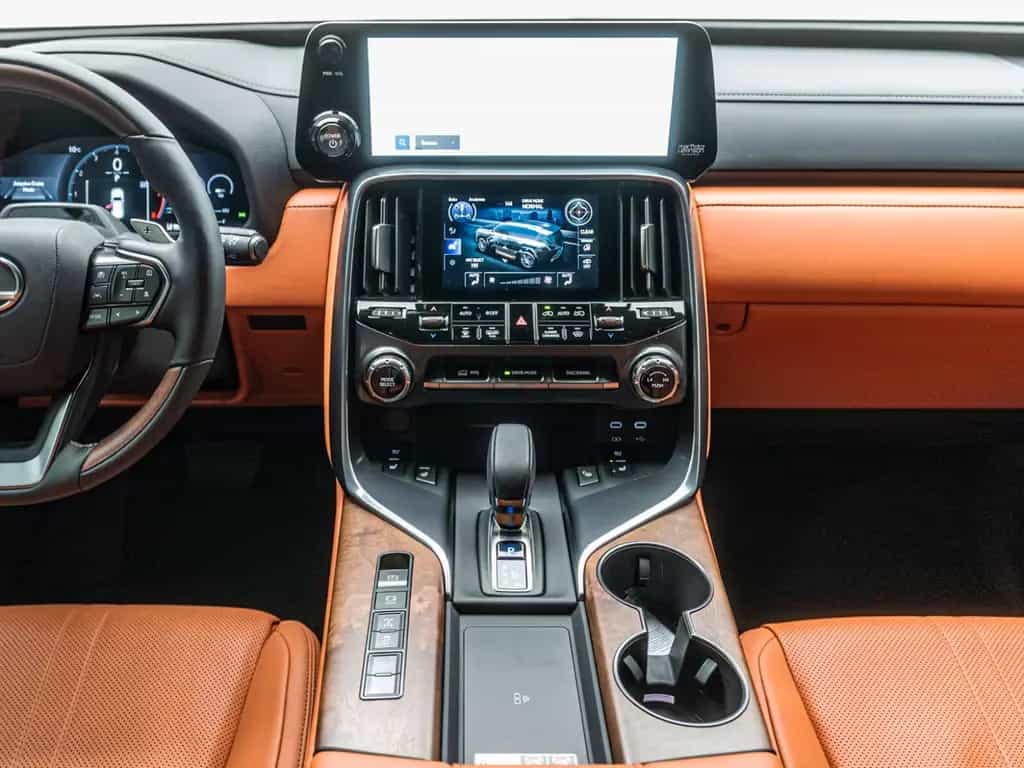 Lexus LX 600 Ultra LUXURY*ARMORED B6*4 Seats*TV null-photo-26