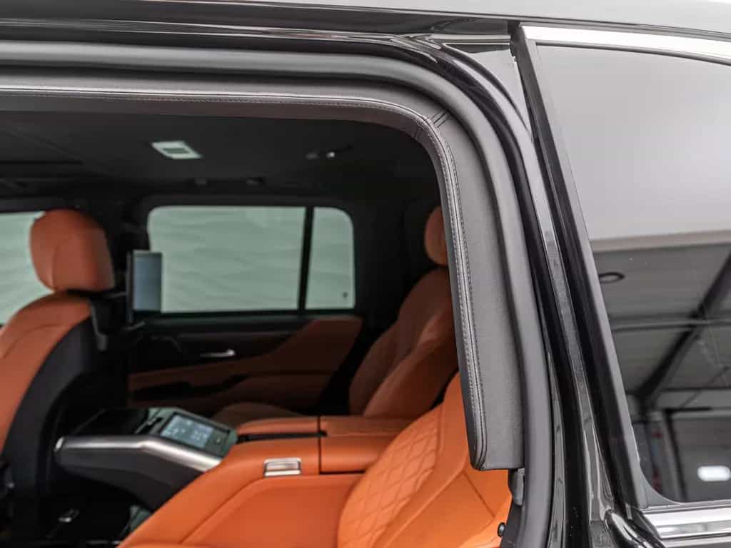 Lexus LX 600 Ultra LUXURY*ARMORED B6*4 Seats*TV null-photo-30