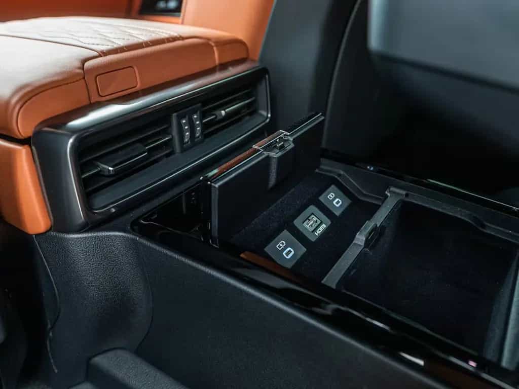 Lexus LX 600 Ultra LUXURY*ARMORED B6*4 Seats*TV null-photo-36