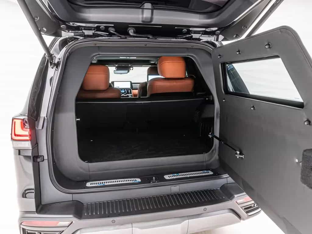 Lexus LX 600 Ultra LUXURY*ARMORED B6*4 Seats*TV null-photo-38