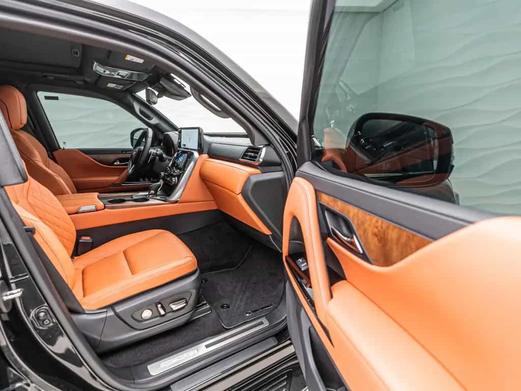 Lexus LX 600 Ultra LUXURY*ARMORED B6*4 Seats*TV null-photo-45