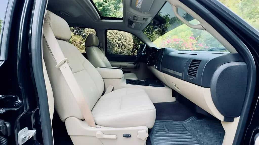 Chevrolet Silverado 3500HD*V8*LUFT*4X4*LEDER*NAVI*AHK*1HAND*CARFAX 12/2009-photo-44
