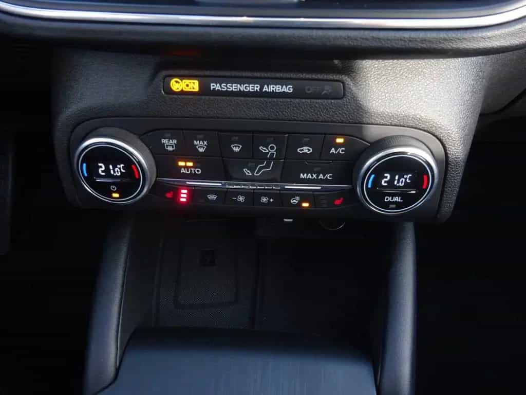 Ford Focus 150PS Autm. Vignale B&O Pano Navi LED 06/2018-photo-15
