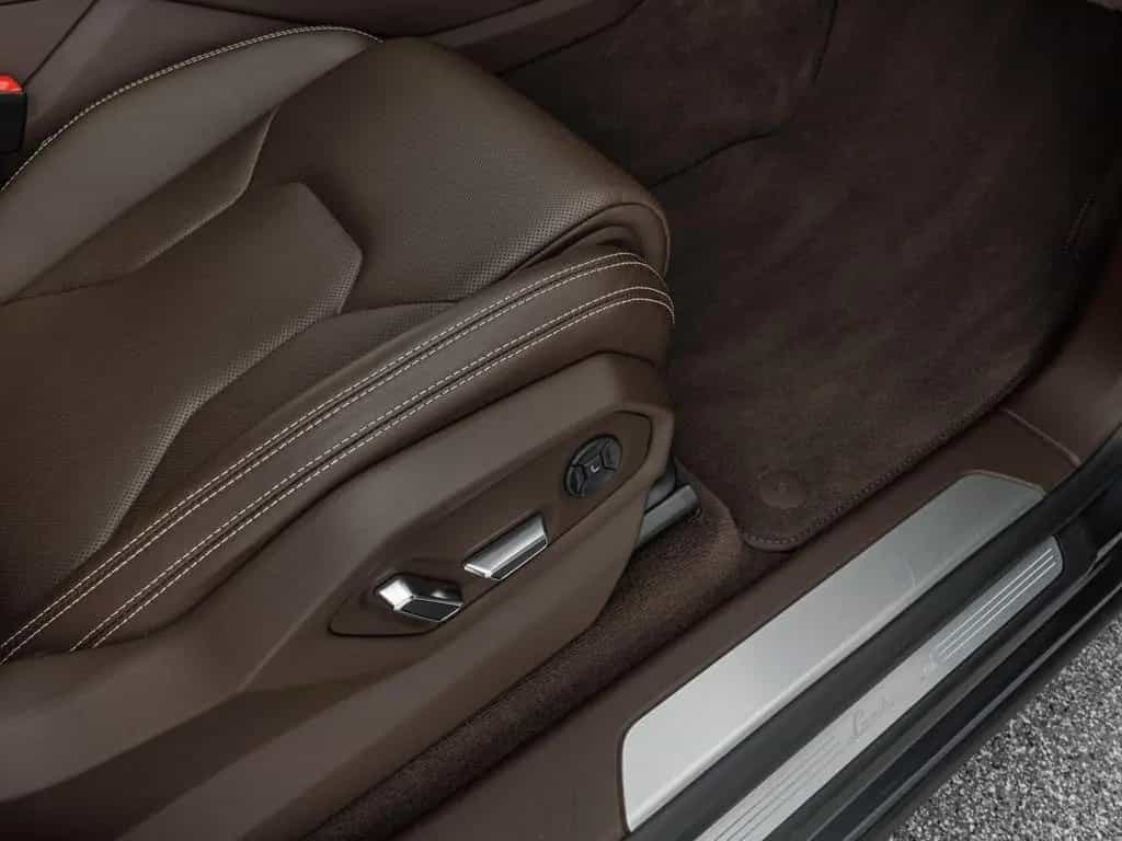 Lamborghini Urus 07/2020-photo-16