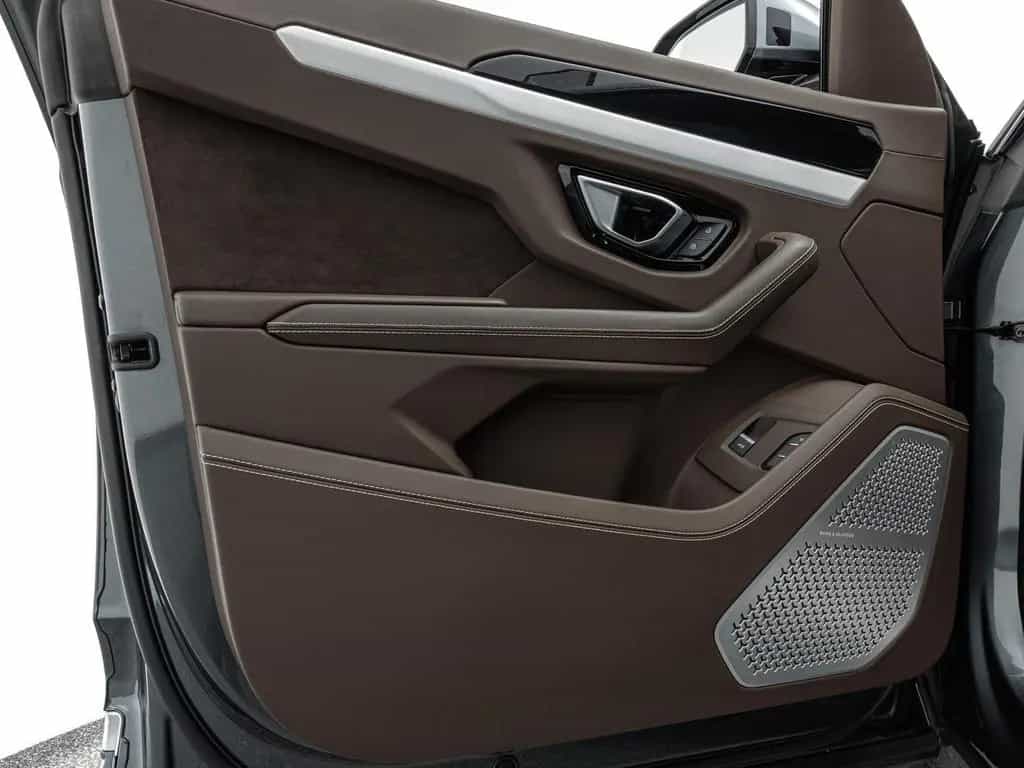 Lamborghini Urus 07/2020-photo-17