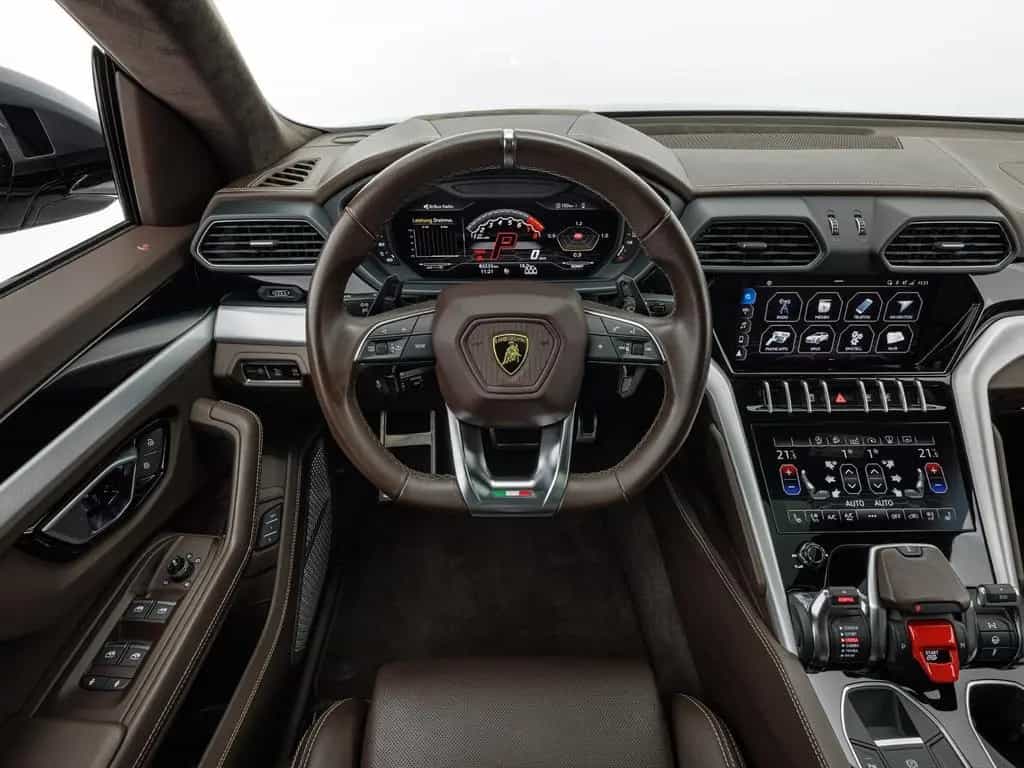 Lamborghini Urus 07/2020-photo-7