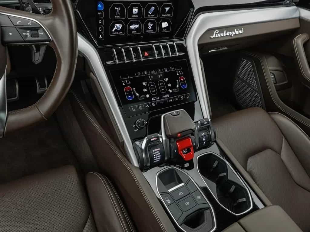 Lamborghini Urus 07/2020-photo-8