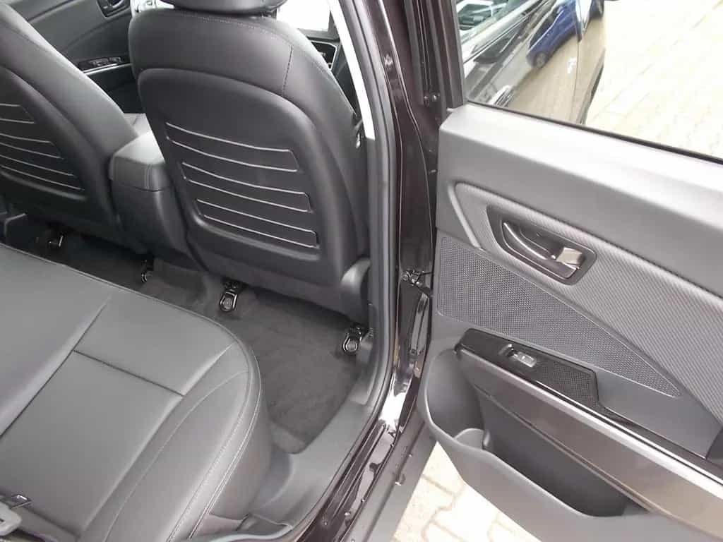 Ssangyong Tivoli Grand 1.5 T Blackline Navi Sitzh. LED 18" 01/2025-photo-25
