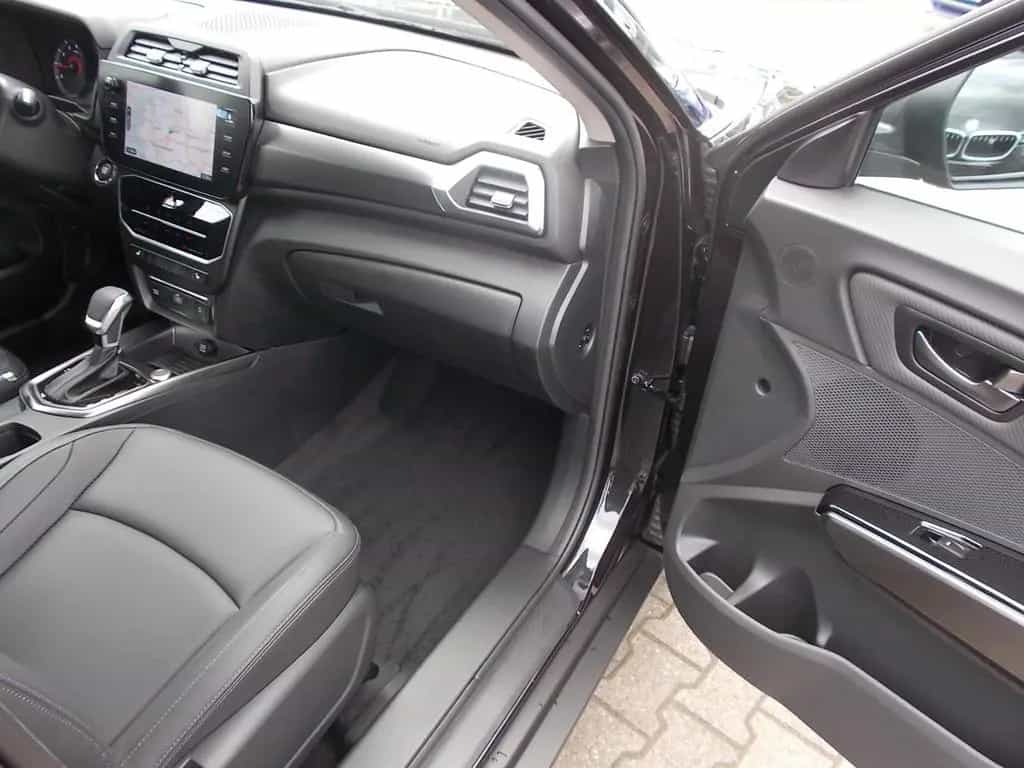 Ssangyong Tivoli Grand 1.5 T Blackline Navi Sitzh. LED 18" 01/2025-photo-27