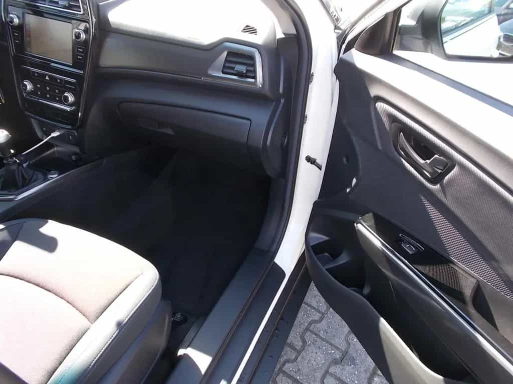Ssangyong Tivoli Grand 1.5 T Amber Klima Kamera PDC Tempom 01/2025-photo-12