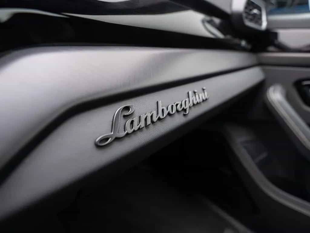 Lamborghini Urus S 23" B&O PANO MASSAGE NACHTSICHT PARK-ASSI 11/2023-photo-17