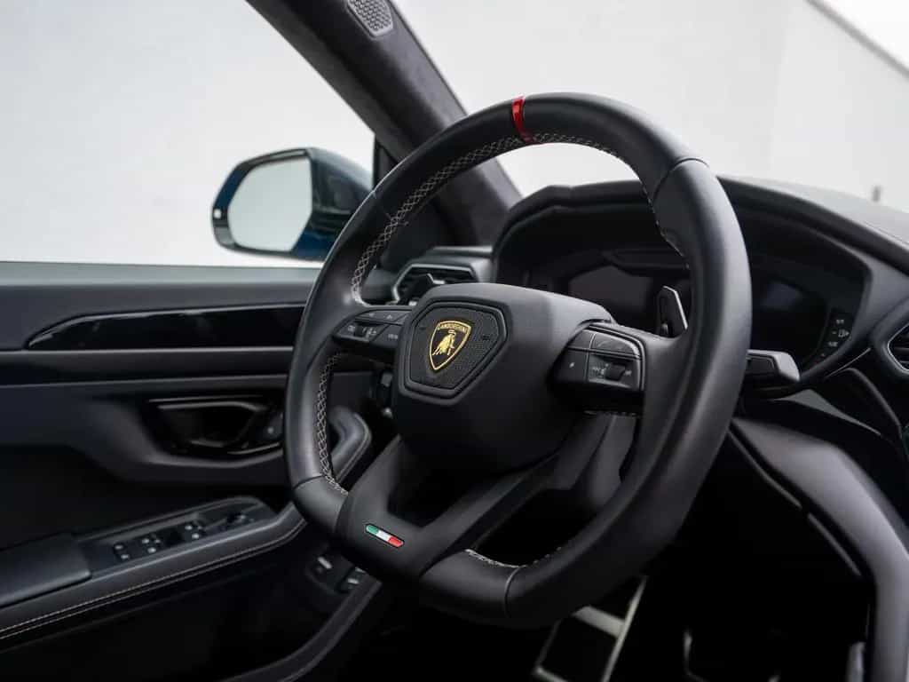Lamborghini Urus S 23" B&O PANO MASSAGE NACHTSICHT PARK-ASSI 11/2023-photo-35