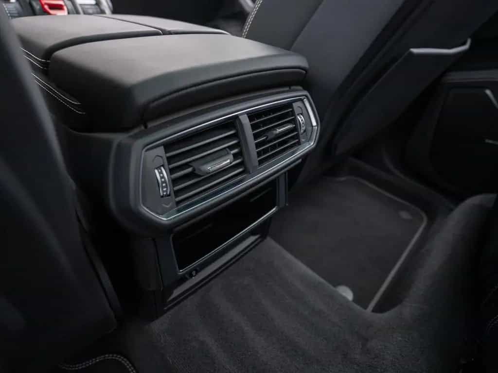 Lamborghini Urus S 23" B&O PANO MASSAGE NACHTSICHT PARK-ASSI 11/2023-photo-40