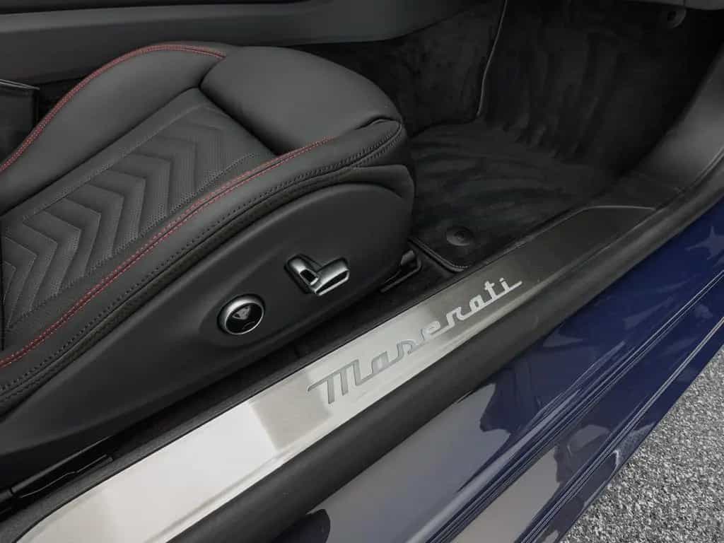 Maserati GranCabrio Trofeo FUORISERIE + TAGESZULASSUNG 08/2025-photo-19