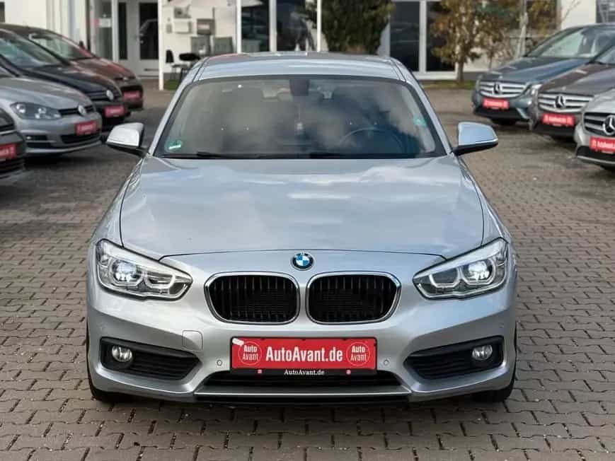 BMW 1 Series i Advantage Lim. 5-trg.*NAVI*SHZ*GRA*PDC*BT* 03/2016-photo-1