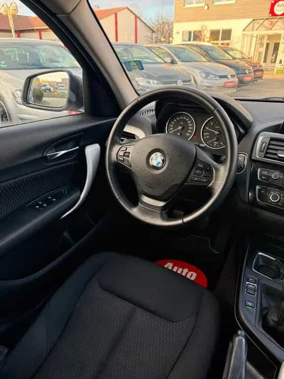 BMW 1 Series i Advantage Lim. 5-trg.*NAVI*SHZ*GRA*PDC*BT* 03/2016-photo-19