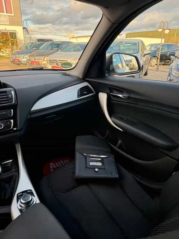 BMW 1 Series i Advantage Lim. 5-trg.*NAVI*SHZ*GRA*PDC*BT* 03/2016-photo-20
