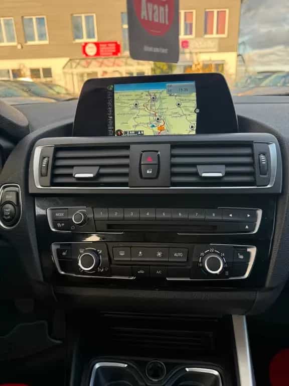 BMW 1 Series i Advantage Lim. 5-trg.*NAVI*SHZ*GRA*PDC*BT* 03/2016-photo-8