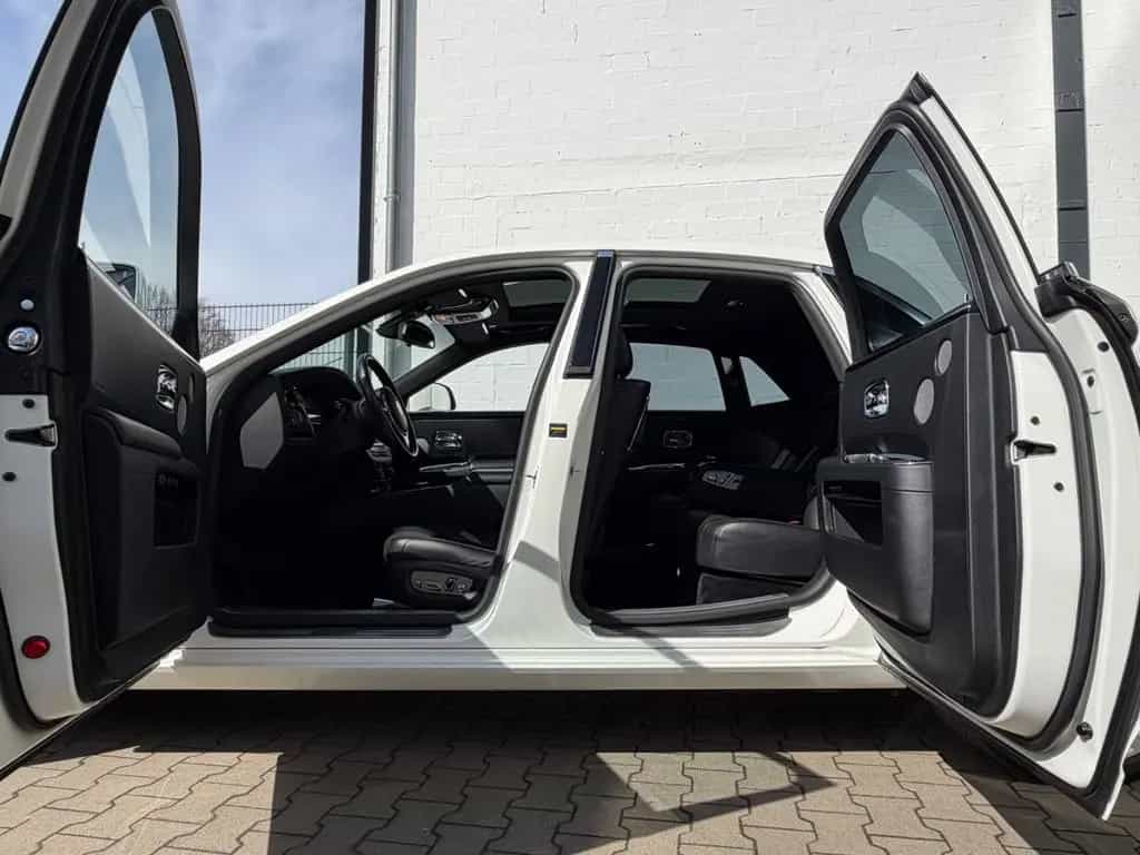 Rolls-Royce Ghost Series II V12 01/2015-photo-19