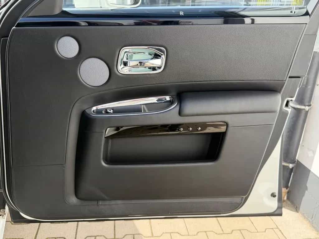 Rolls-Royce Ghost Series II V12 01/2015-photo-21