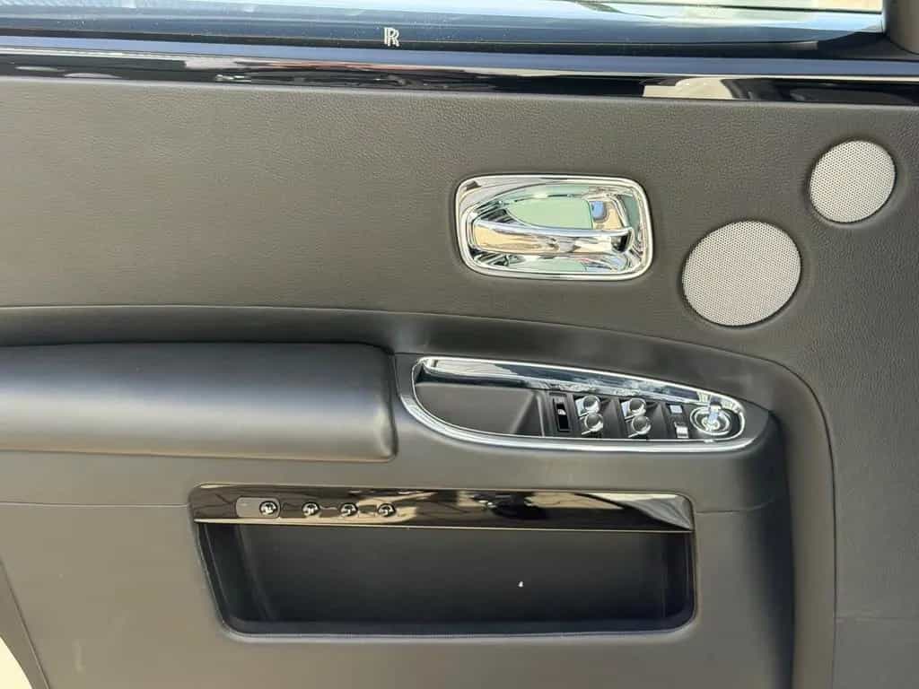 Rolls-Royce Ghost Series II V12 01/2015-photo-23