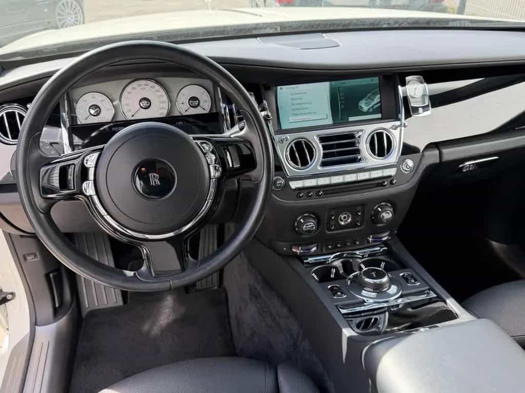 Rolls-Royce Ghost Series II V12 01/2015-photo-25