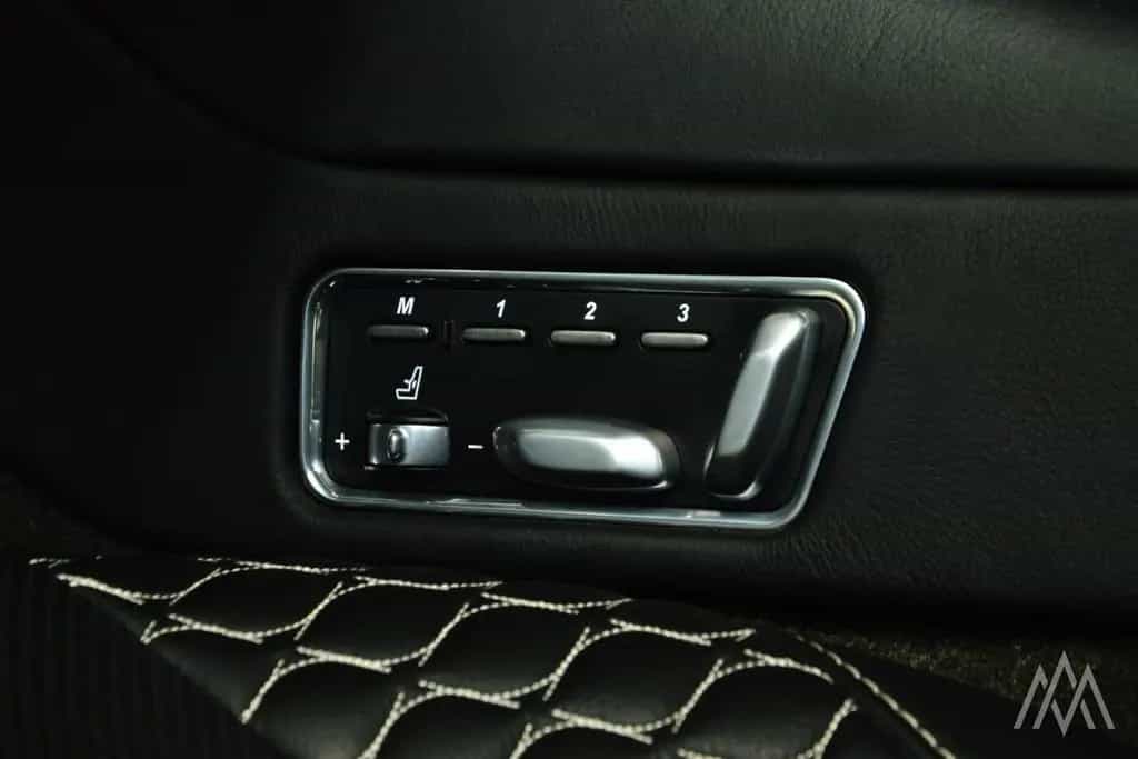 Aston Martin Vanquish V12 Coupe 573PS  Carbon Ceramic 03/2013-photo-17