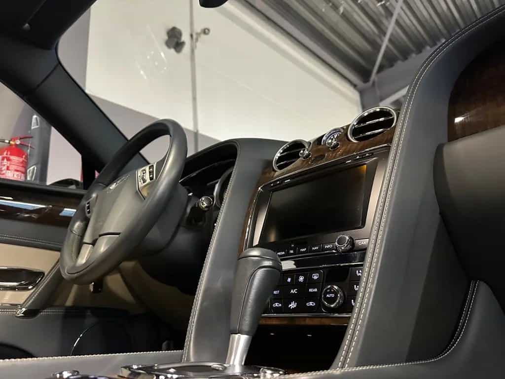 Bentley Flying Spur 4.0 V8 Aut. 1.Hand/Mwst ausweisbar 11/2015-photo-18