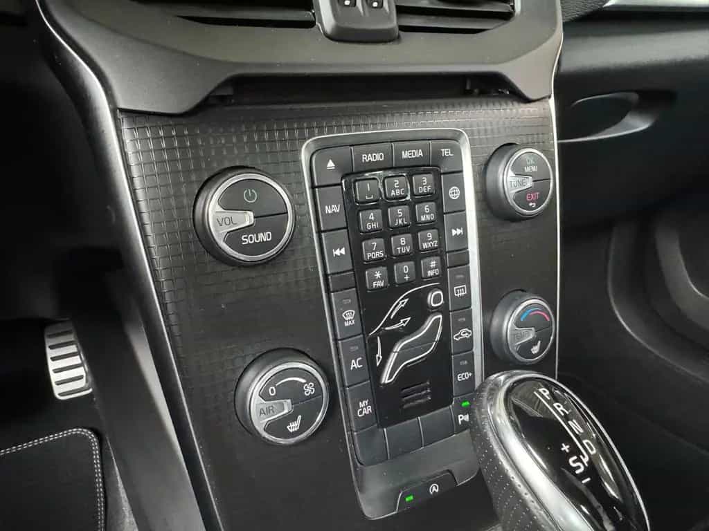Volvo V40 T3 Geartronic R Design LED ALU 11/2018-photo-12