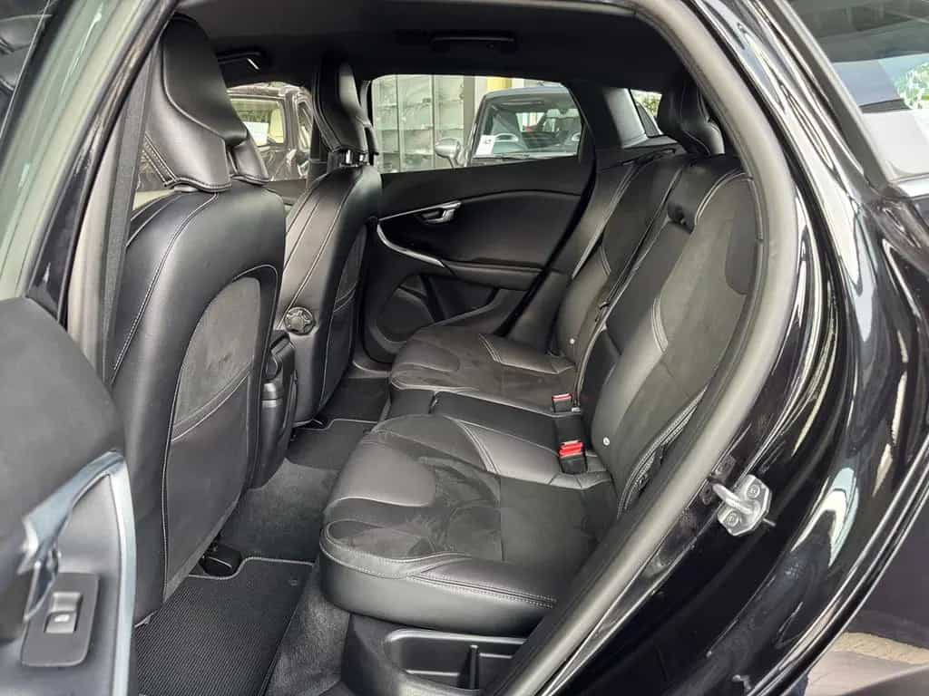Volvo V40 T3 Geartronic R Design LED ALU 11/2018-photo-14