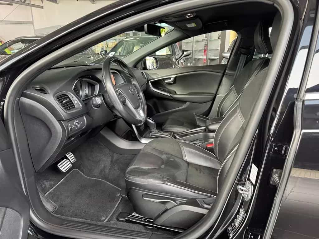 Volvo V40 T3 Geartronic R Design LED ALU 11/2018-photo-7