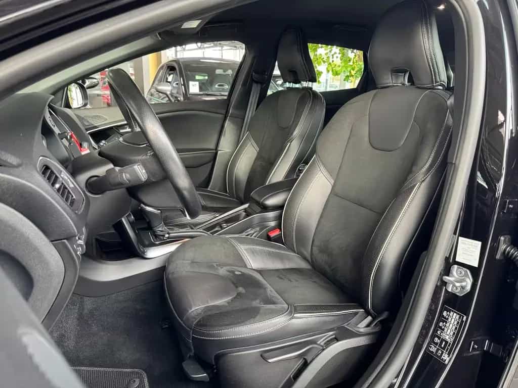 Volvo V40 T3 Geartronic R Design LED ALU 11/2018-photo-8