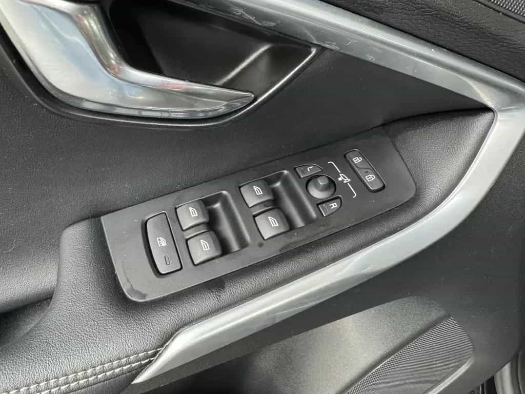 Volvo V40 T3 Geartronic R Design LED ALU 11/2018-photo-9
