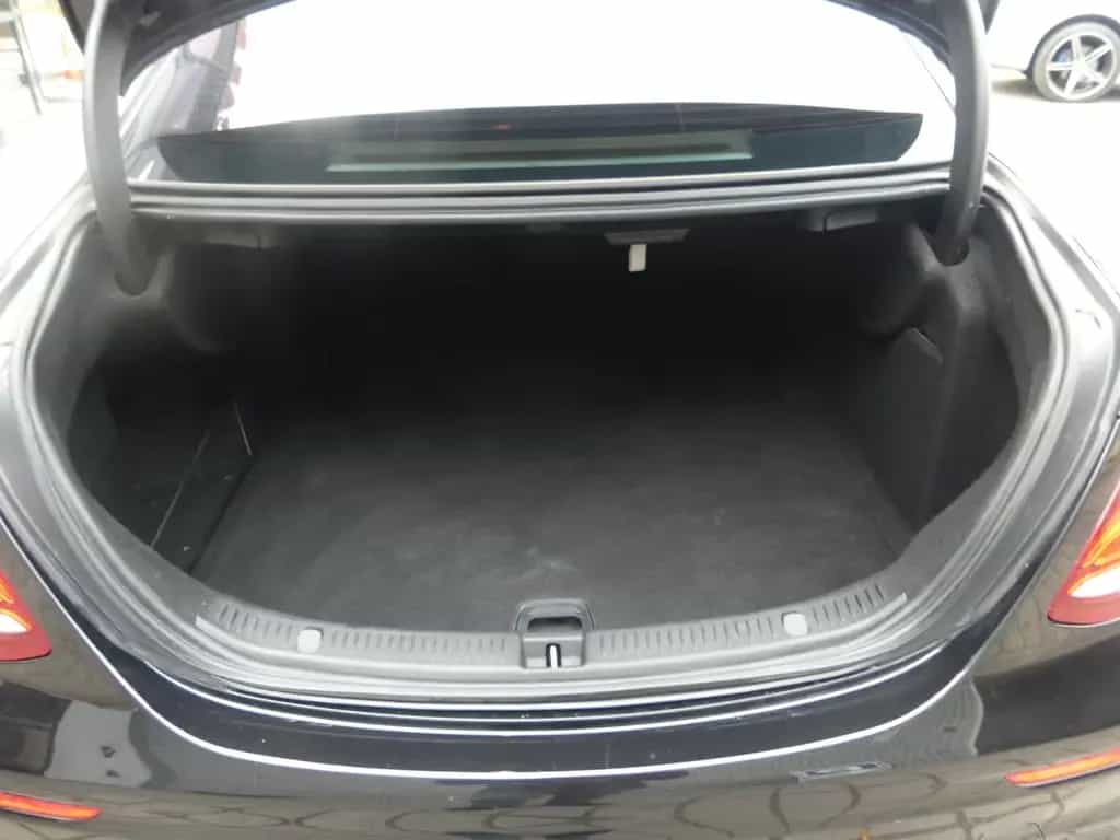Mercedes-Benz E-Class 03/2017-photo-24