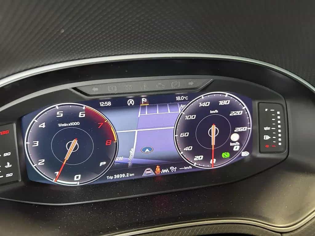 Seat Arona 1,5TSI DSG FR 18´´AHK Alcant. Full LED NAV 05/2025-photo-9