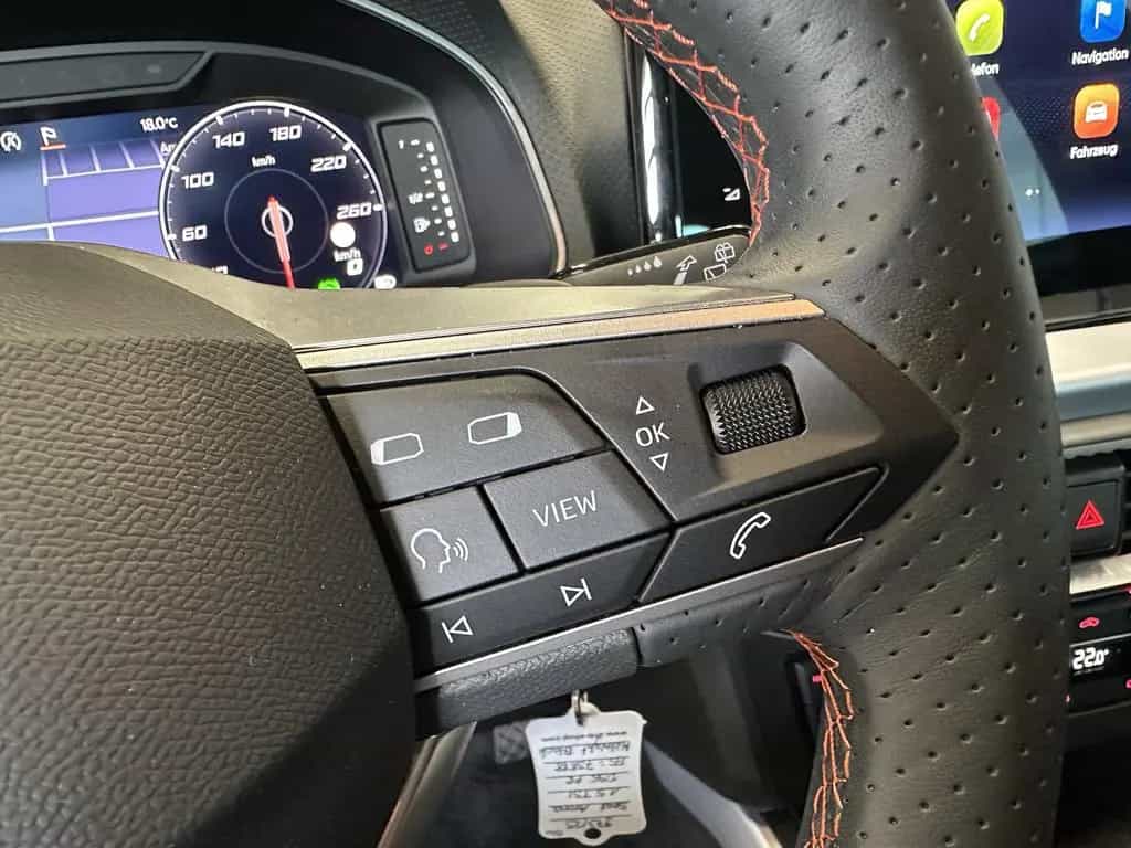 Seat Arona 1,5TSI DSG FR 18´´AHK Alcant. Full LED NAV 05/2025-photo-12