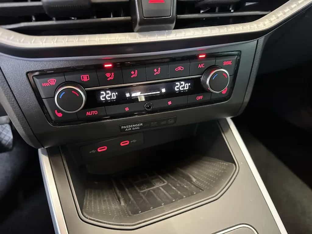 Seat Arona 1,5TSI DSG FR 18´´AHK Alcant. Full LED NAV 05/2025-photo-13