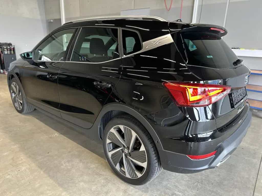 Seat Arona 1,5TSI DSG FR 18´´AHK Alcant. Full LED NAV 05/2025-photo-2