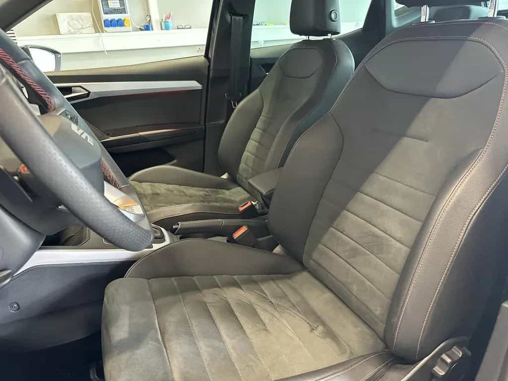 Seat Arona 1,5TSI DSG FR 18´´AHK Alcant. Full LED NAV 05/2025-photo-5