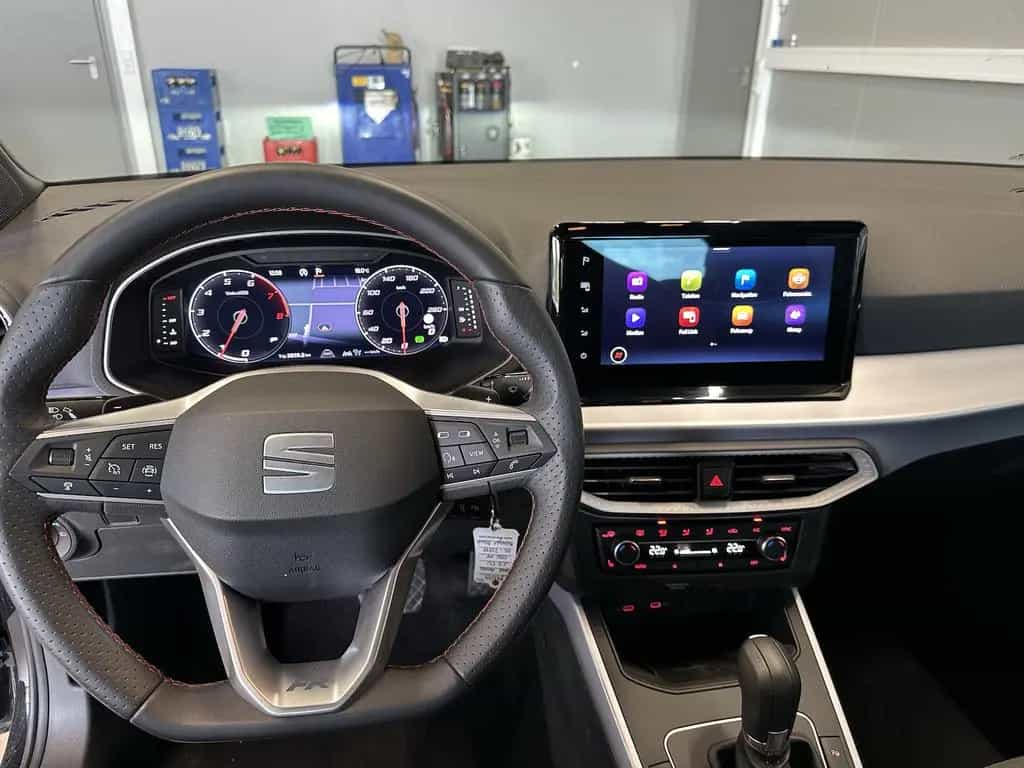 Seat Arona 1,5TSI DSG FR 18´´AHK Alcant. Full LED NAV 05/2025-photo-8