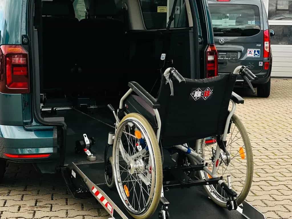 Volkswagen Caddy 1,4-DSG-Maxi-Behindertengerecht-Highline 03/2019-photo-4