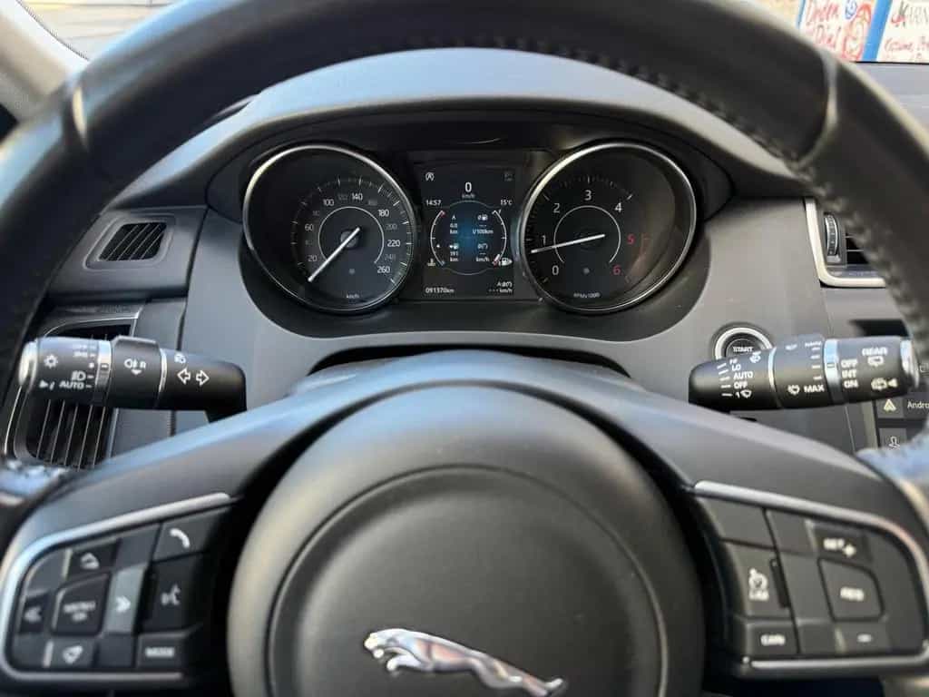 Jaguar E-Pace D150 CarPlay AHK Kamera LED Scheinwerfer 06/2020-photo-17