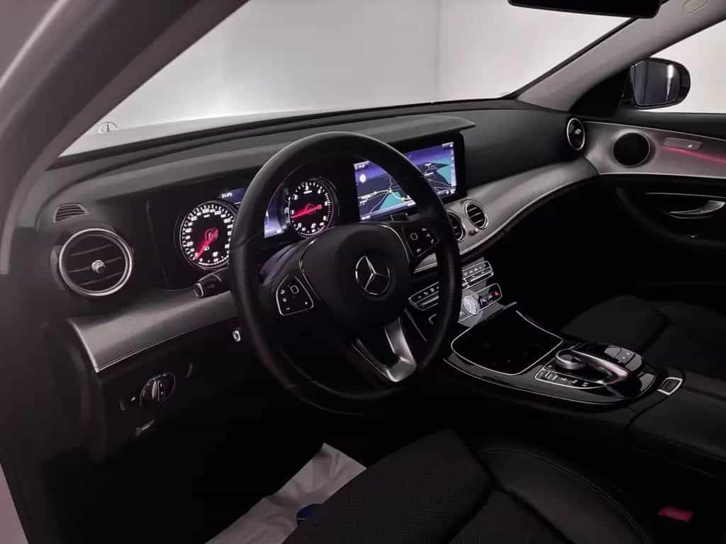 Mercedes-Benz E 220 CDI Exclusive AHK Kamera LED Navi 09/2017-photo-11
